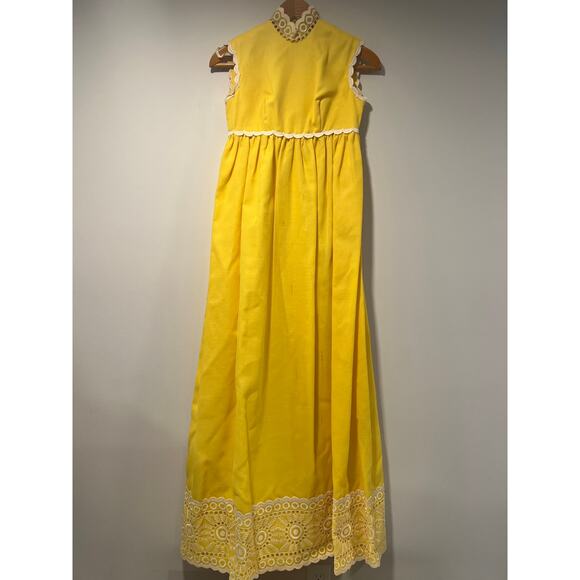 Vintage 1960s Yellow High Neck Column Dress w White Lace Contract Trim Small JL - Picture 3 of 12